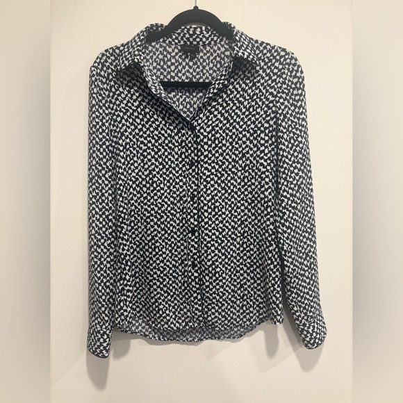 Theory Tops - Theory Silk Printed Button-Front Long Sleeve Blouse in Black/White (Size S)